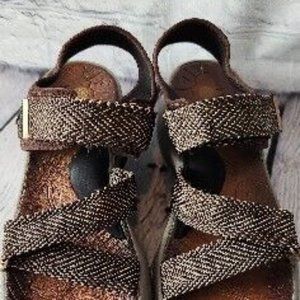 Bzees Carnival Women's 8.5 M Shoes Brown Beige Tan Strap Comfort Sandals